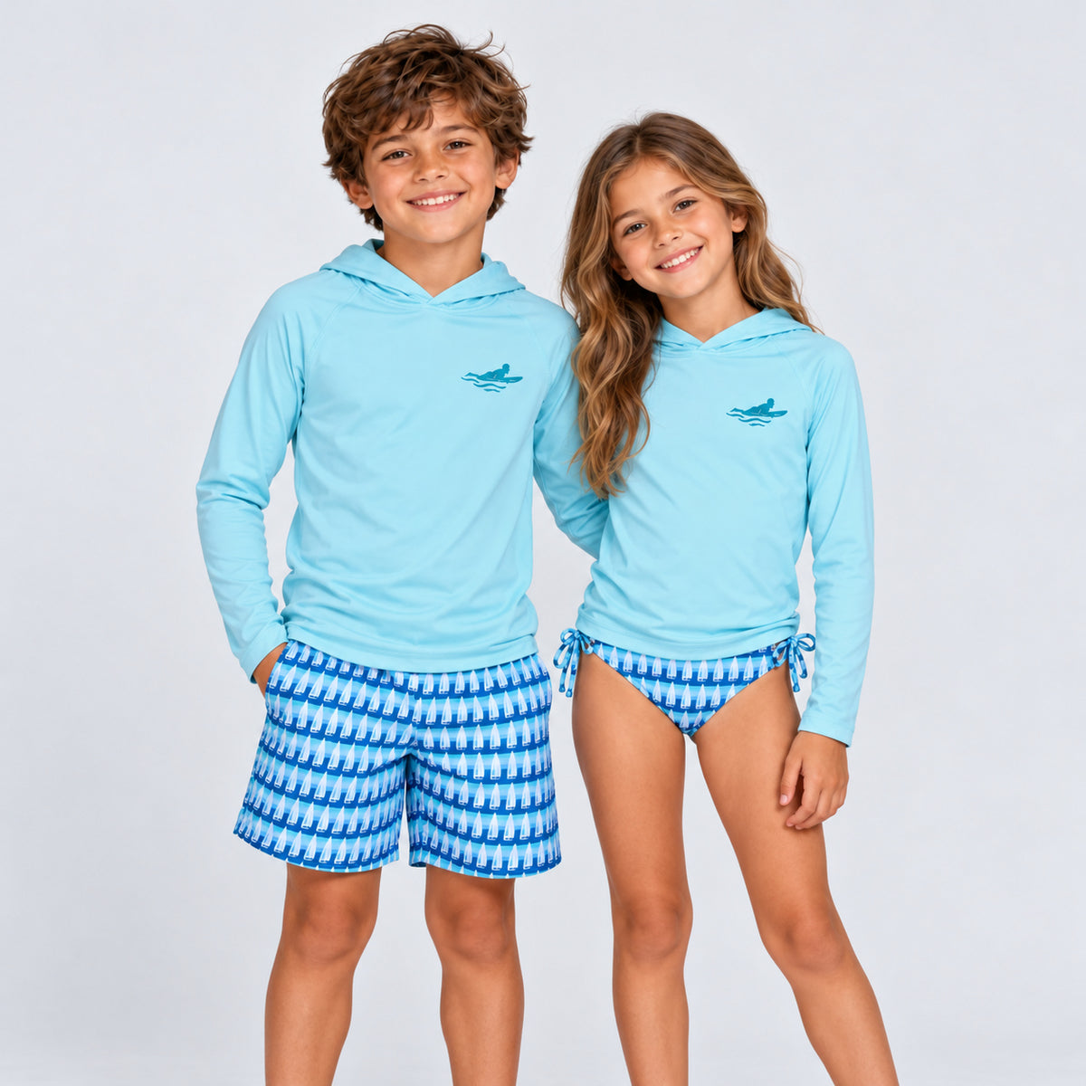 Playera Rashguard azul claro para niño